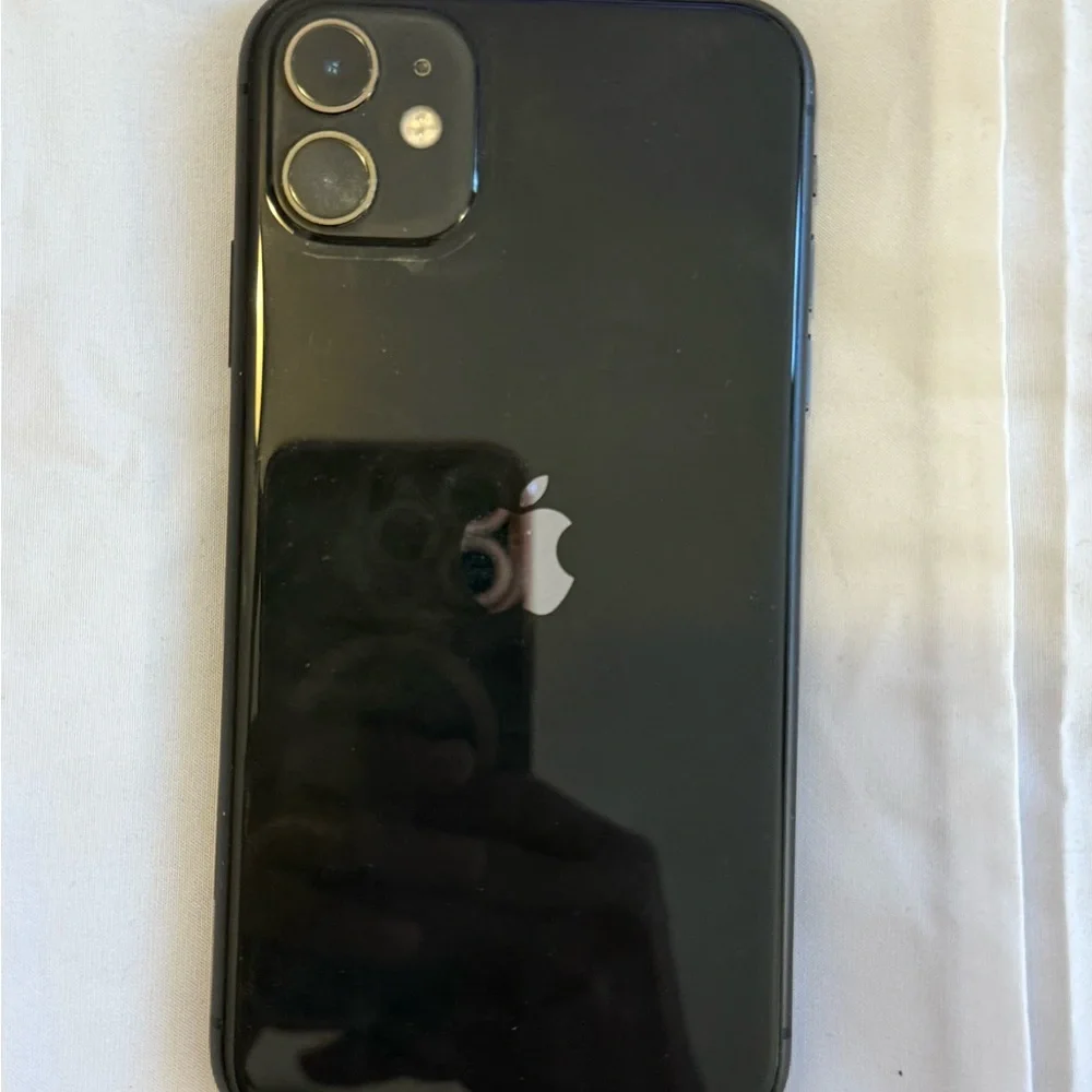 Apple iPhone in Glossy Black